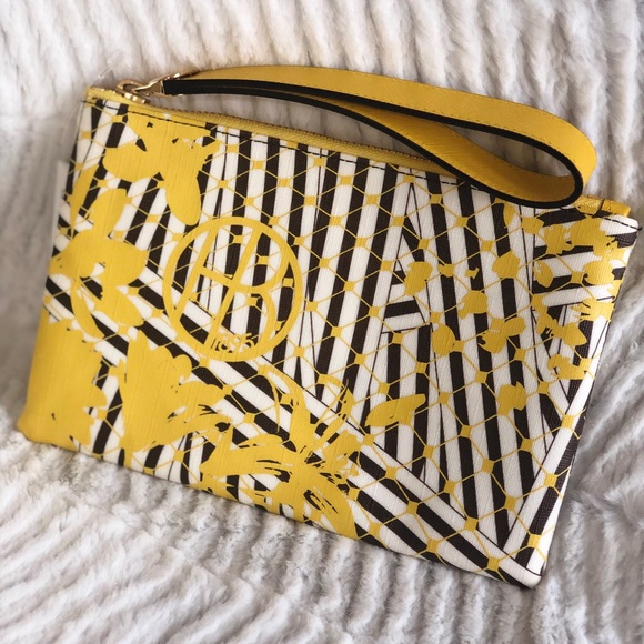 henri bendel Handbags - Henri Bendel Floral Wristlet